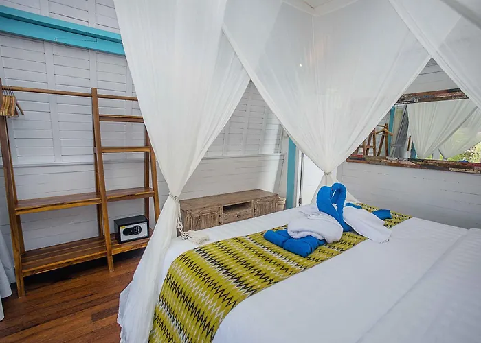 Holiday park Water Blow Huts Nusa Lembongan (Bali)